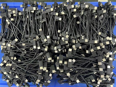 30000 de bucăți USB-C către USB-C cu îndoire la 90 de grade